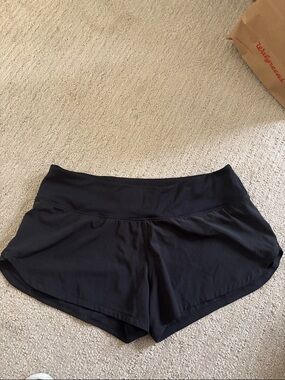 Vuori Women’s Black Clementine Running Shorts - Size Medium - built-in liner